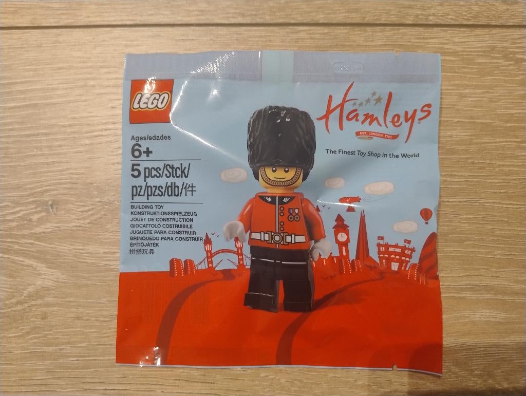 Lego 5005233 - Hamleys Royal Guard Minifigure, Ophalen of Verzenden, Nieuw, Complete set, Lego