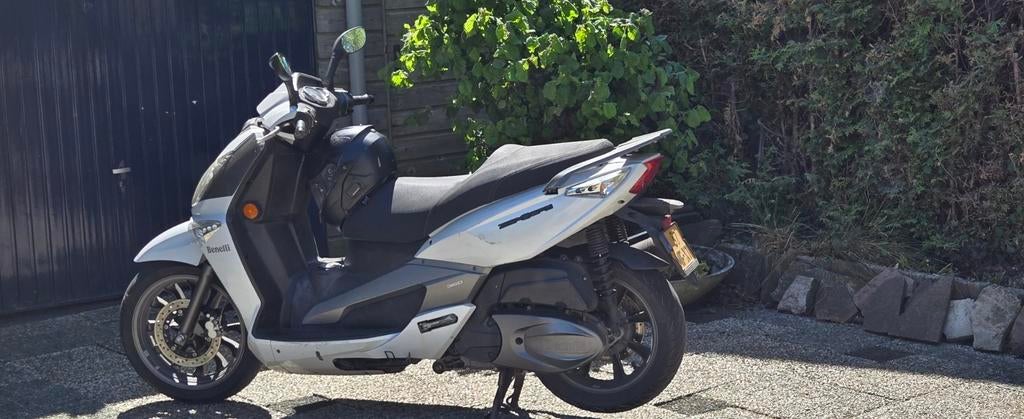 Benelli zenzero 350 cc, Particulier, Toermotor