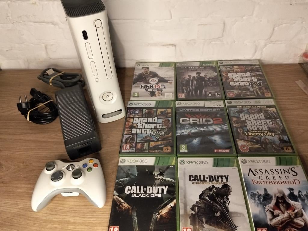 Xbox 360 E met controller en 9 games, Spelcomputers en Games, Spelcomputers | Xbox 360, 360 E, Ophalen of Verzenden, Met 1 controller