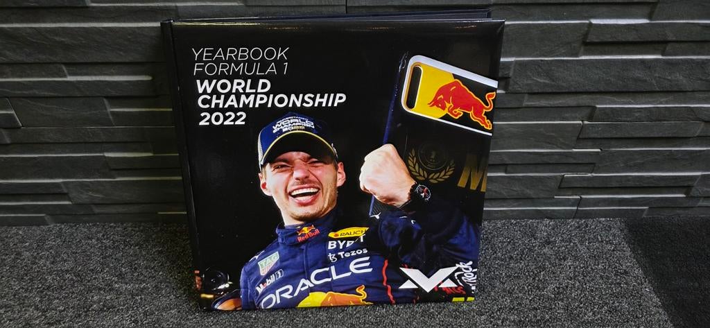 Max Verstappen Jaarboek 2022 - Kampioen Seizoen, Ophalen of Verzenden, Zo goed als nieuw, Onbekend, Overige sporten