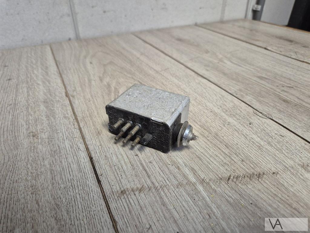 Mercedes knipperlicht relais  W109 W110 W113 S123 0335240002, Gebruikt, -, Ophalen of Verzenden, -