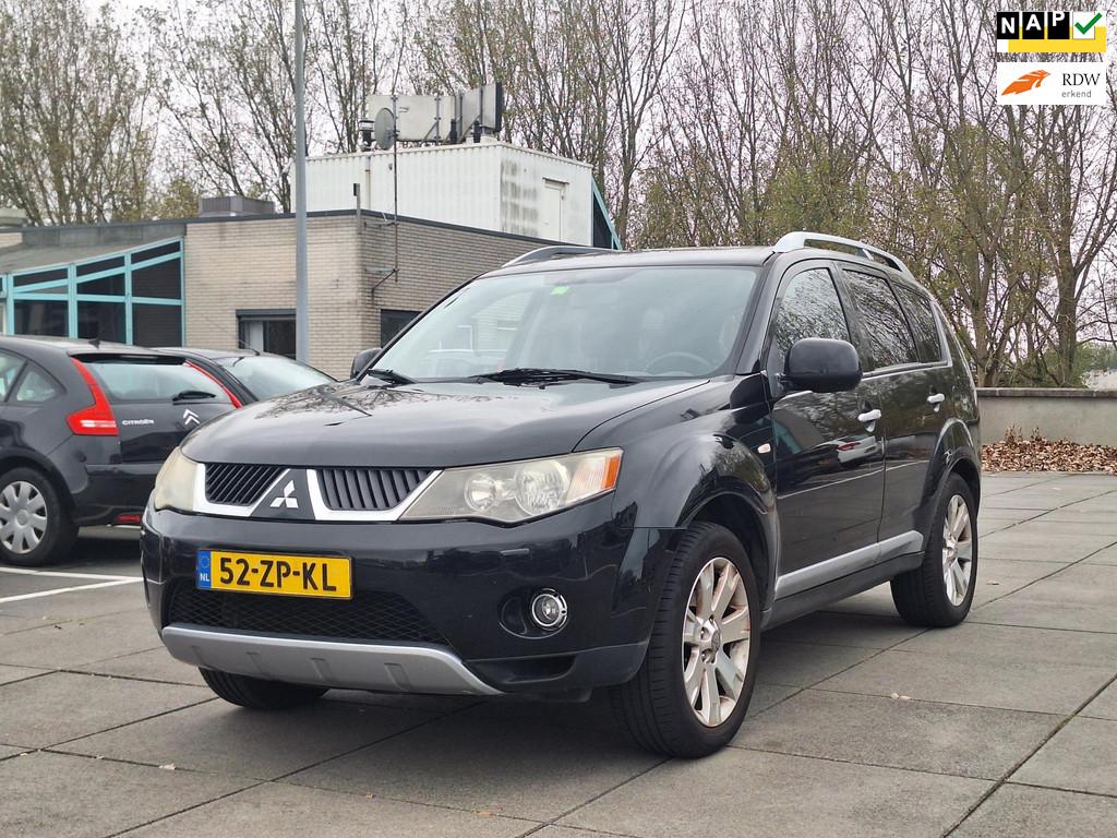 Mitsubishi Outlander €4950,-2.4 Instyle Automaat 7Pers 4X4, Auto's, Mitsubishi, Automaat, Zwart, 4 cilinders, 7 stoelen