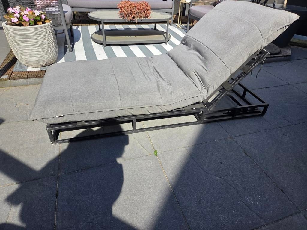 Verstelbaar ligbed met comfortabel kussen, Tuin en Terras, Ophalen, Gebruikt, Metaal, Verstelbaar