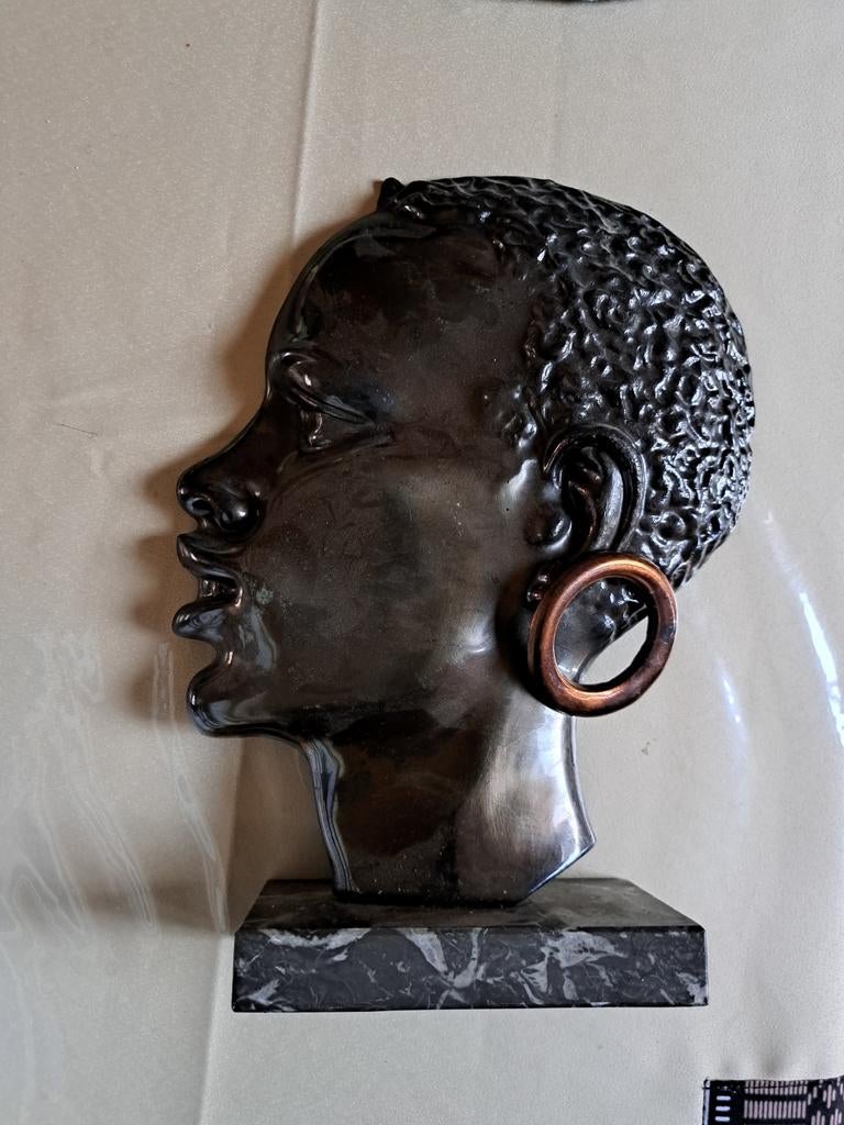 Bronzen beeldje van een hoofd op marmeren voet, Ophalen of Verzenden