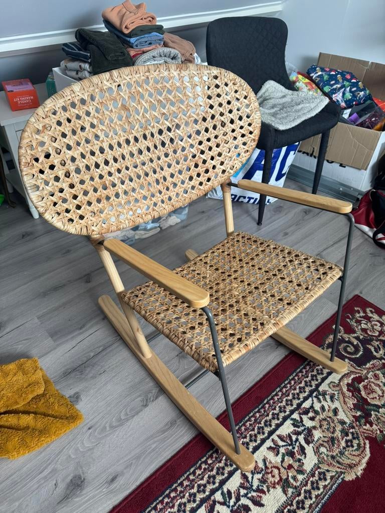Rotan schommelstoel, Huis en Inrichting, Stoelen, Ophalen of Verzenden, Zo goed als nieuw, Bruin, Eén