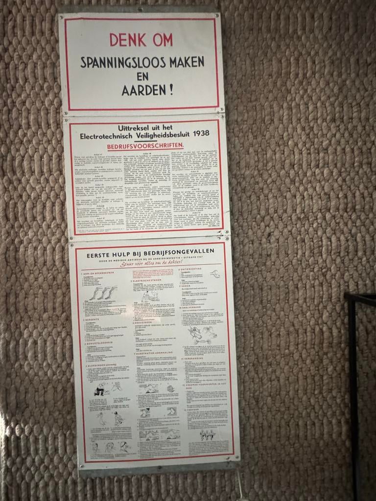 Vintage EHBO & Veiligheidsbord - Bedrijfsongevallen, Ophalen of Verzenden