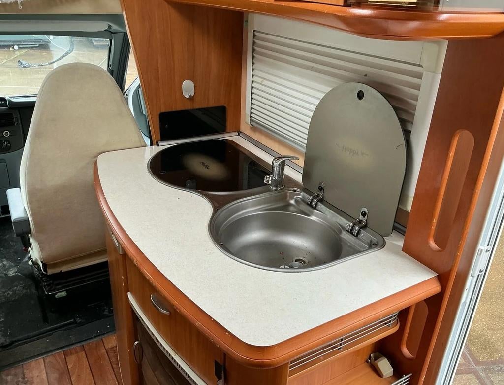 Hobby T555 AK FS Camper ALKOOF - Weinig km nieuw model 2007, Caravans en Kamperen, Luifel, Ringverwarming, Hobby, Ford