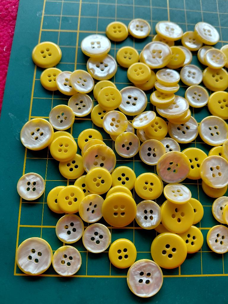 YaHoga 22 stuks zwarte parelmoer knopen 20 mm 15 mm MOP knopen voor pakken jassen mantel uniform