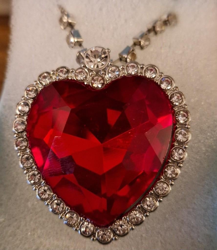 Rood hart ketting, Sieraden, Tassen en Uiterlijk, Kettingen, Overige materialen, Nieuw, Ophalen of Verzenden, Verstelbaar