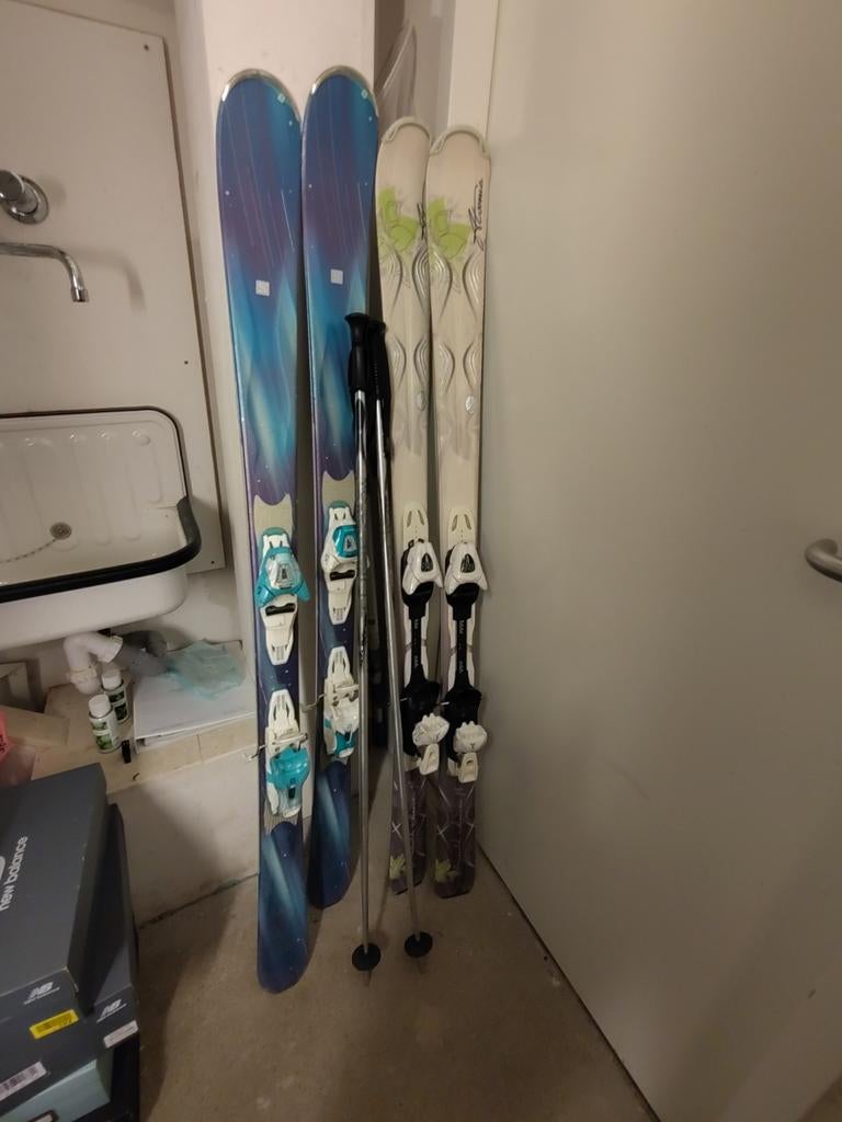Wintersport decoratie: ski's, , skistokken en schaatsen, Ophalen, Gebruikt, Ski's, Overige merken