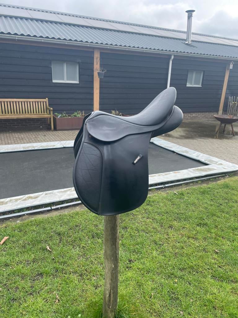 Wintec veelzeidigheidszadel 17 inch, Dieren en Toebehoren, Paarden en Pony's | Zadels, Ophalen of Verzenden, Gebruikt, Recreatie