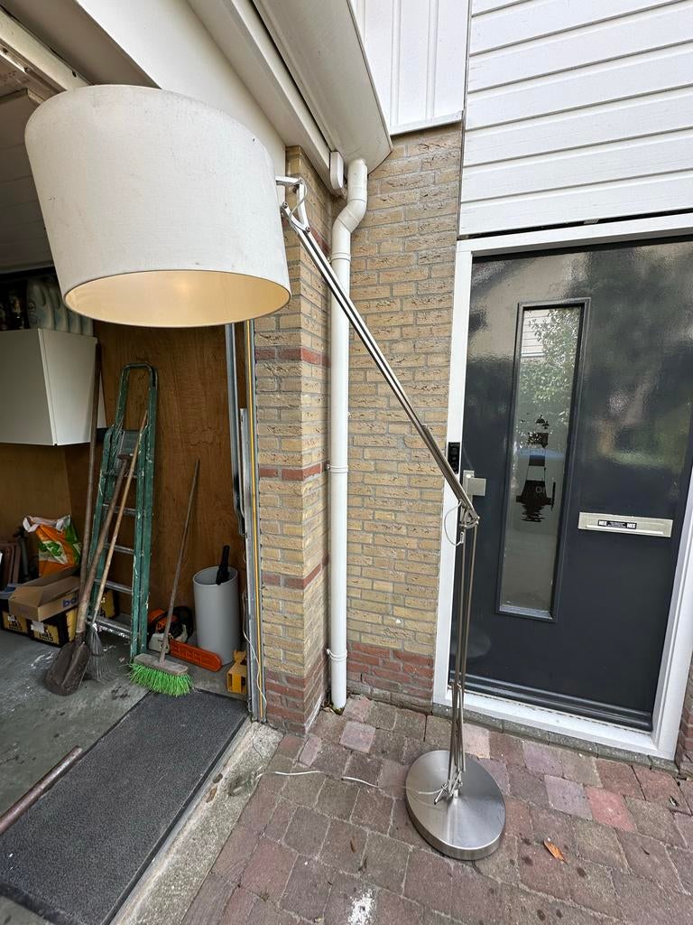 Vloerlamp Luuk van de Karwei met fitting die werkt, Huis en Inrichting, Lampen | Vloerlampen, Ophalen, Gebruikt, Metaal, 150 tot 200 cm