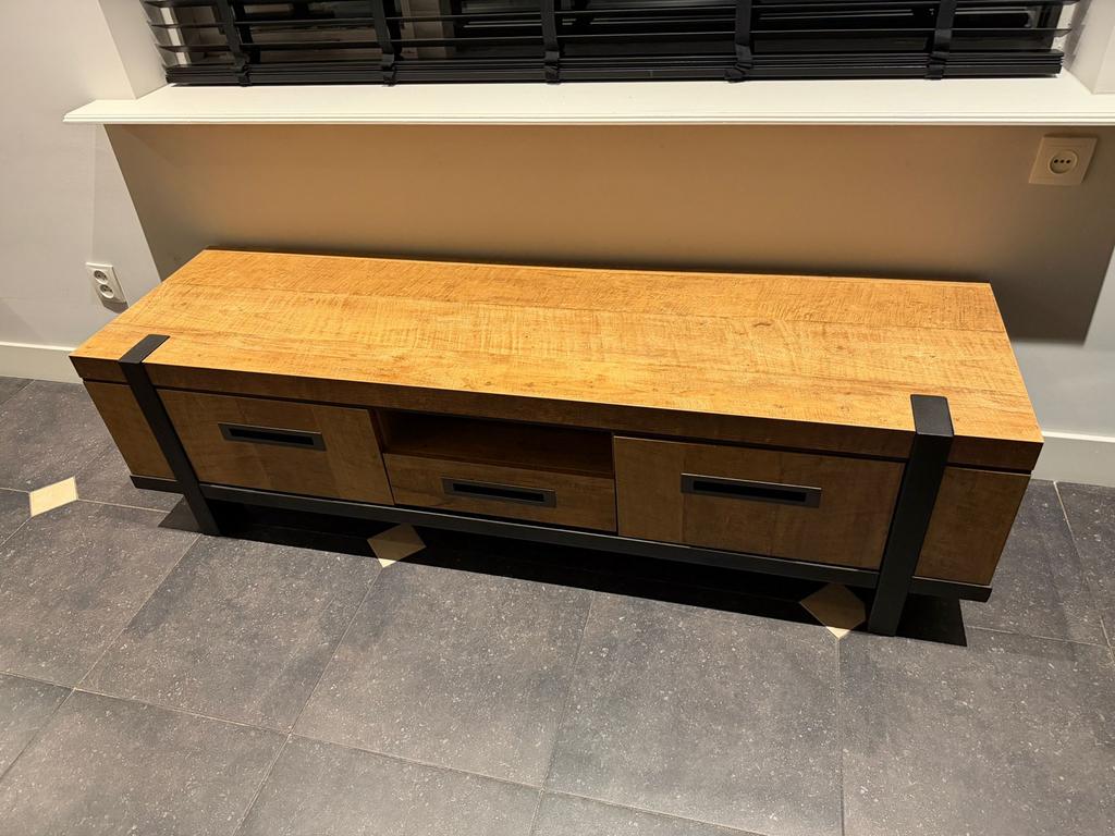 Robuust TV-meubel van mangohout met metalen frame, 100 tot 150 cm, Ophalen of Verzenden, Zo goed als nieuw, Minder dan 100 cm