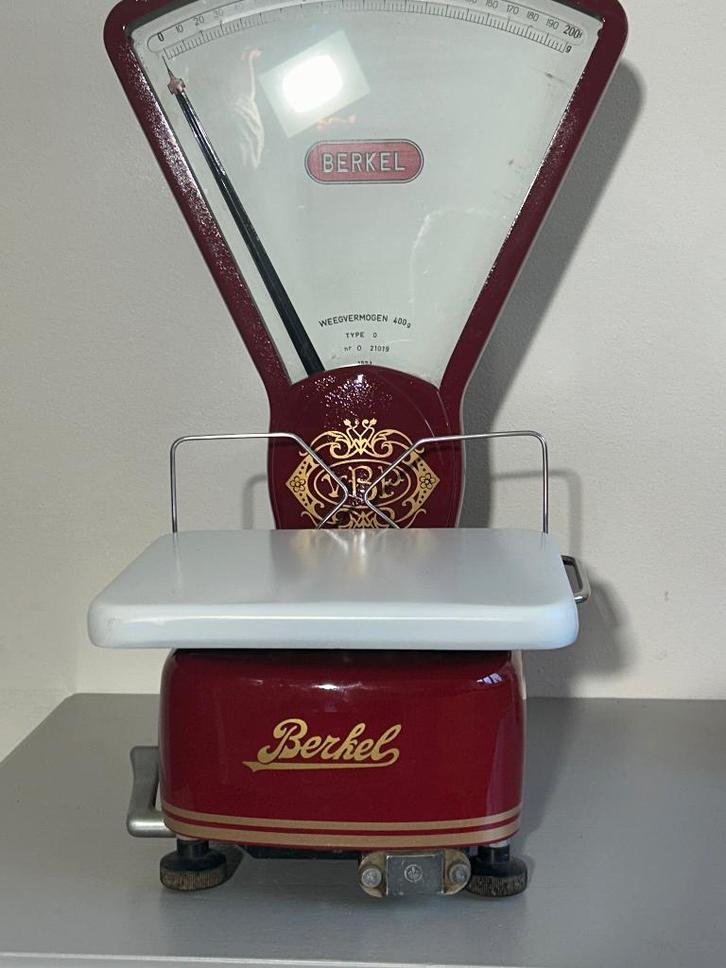 berkel 834 snijmachine bordeaux rood evt met weegschaal, Huis en Inrichting, Keuken | Keukenbenodigdheden, Zo goed als nieuw, Ophalen