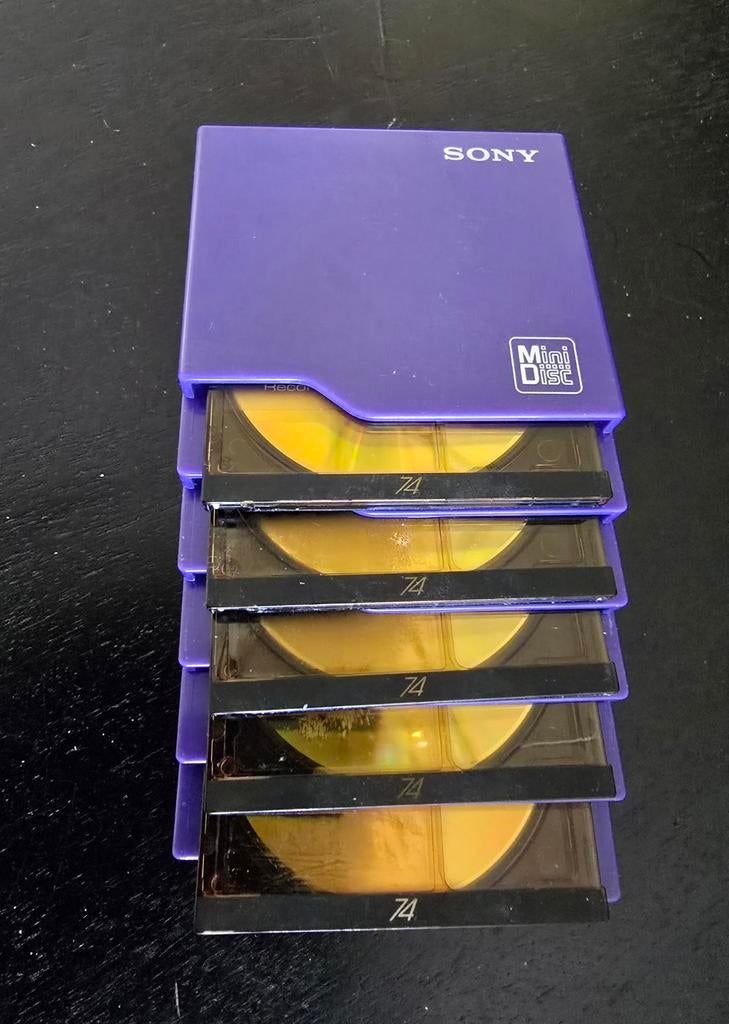Minidisc Sony mooi uitschuifbaar boxje + 5 minidisc's 74min, Ophalen of Verzenden, Zo goed als nieuw, Overige genres, 2 t/m 25 bandjes