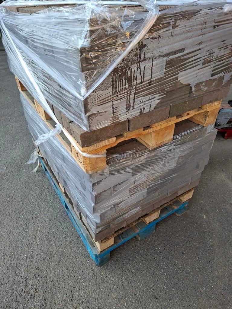 Gebakken dikformaat donker van kleur 32m2, Tuin en Terras, Tegels en Klinkers, Ophalen, Gebruikt, Keramiek, Klinkers