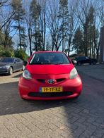 Toyota Aygo 1.0  2006 Rood nieuw apk!!, Voorwielaandrijving, Stof, 765 kg, 4 stoelen
