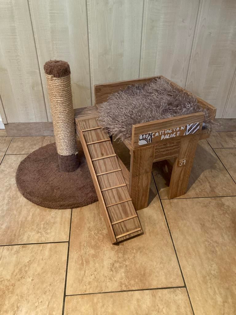 Kattenhuis/Kattenkrabpaal/kattenmand, Dieren en Toebehoren, Ophalen, Zo goed als nieuw, Krabpaal
