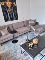 Mooie Taupe Vloerse bank met Messing Pootjes, Huis en Inrichting, Banken | Bankstellen, 250 tot 300 cm, Gebruikt, Hoekbank, Stof