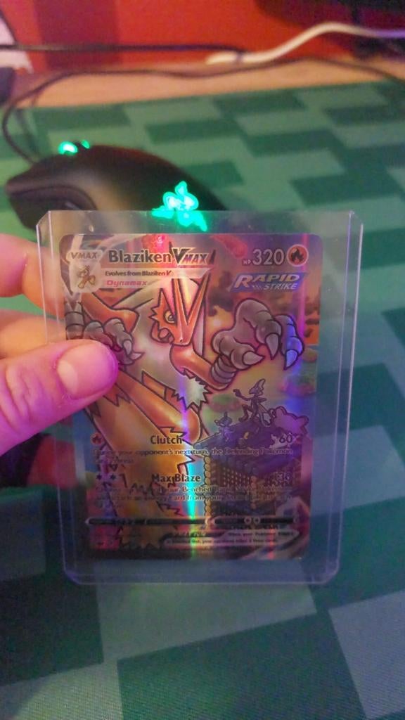 Blaziken VMAX Pokémon kaart (Rapid Strike), Ophalen of Verzenden, Zo goed als nieuw, Losse kaart