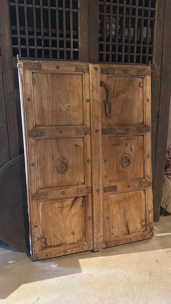 Oude luiken uit india, Ophalen