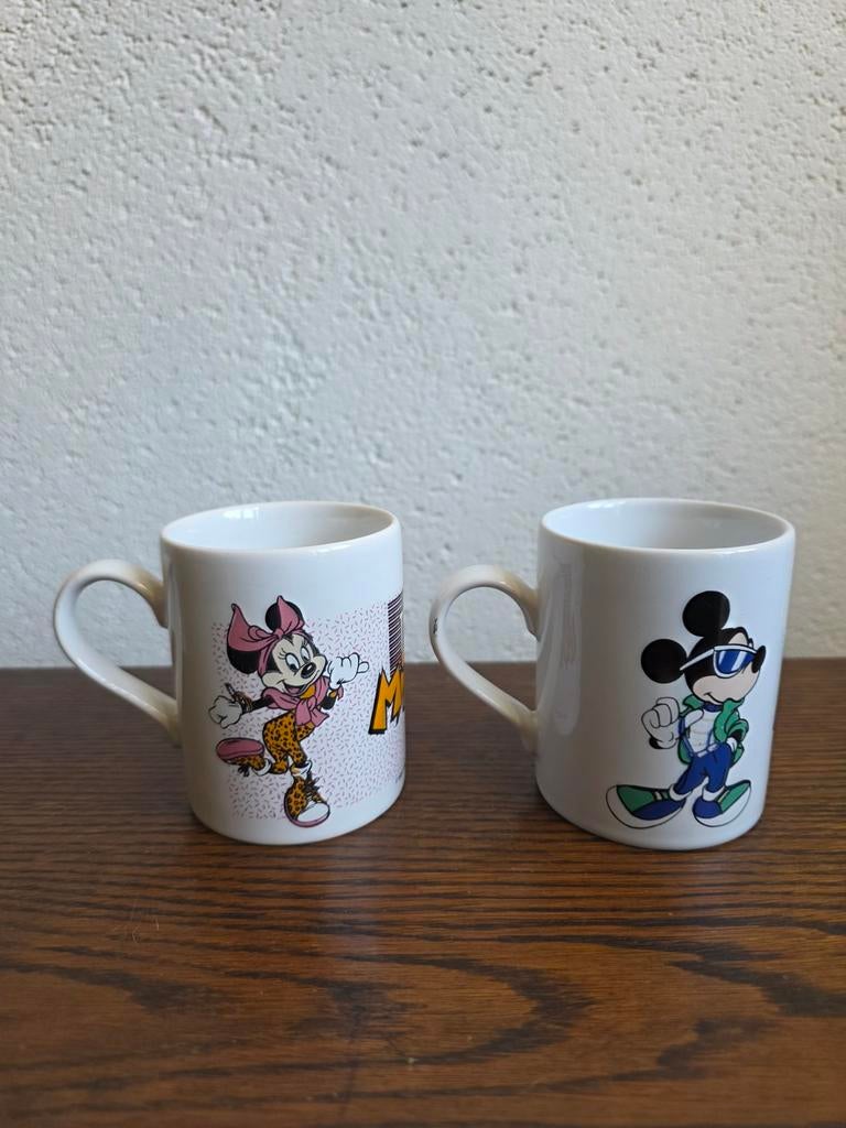 2 Vintage Mickey en Minnie Mokken - Disney Collectie, Keramiek, Ophalen of Verzenden, Zo goed als nieuw, Overige stijlen