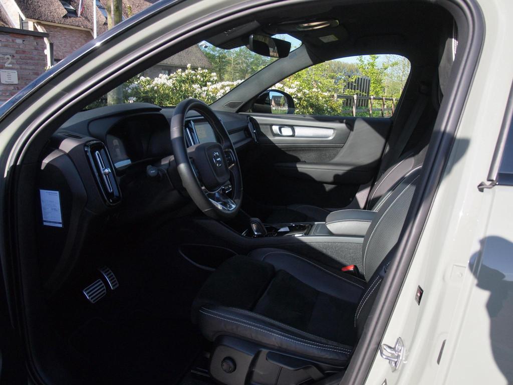 Volvo XC40 Recharge P8 AWD R-Design | SOH 94% | Trekhaak | C, Auto's, Volvo, Gebruikt, Origineel Nederlands, 430 km, Vierwielaandrijving