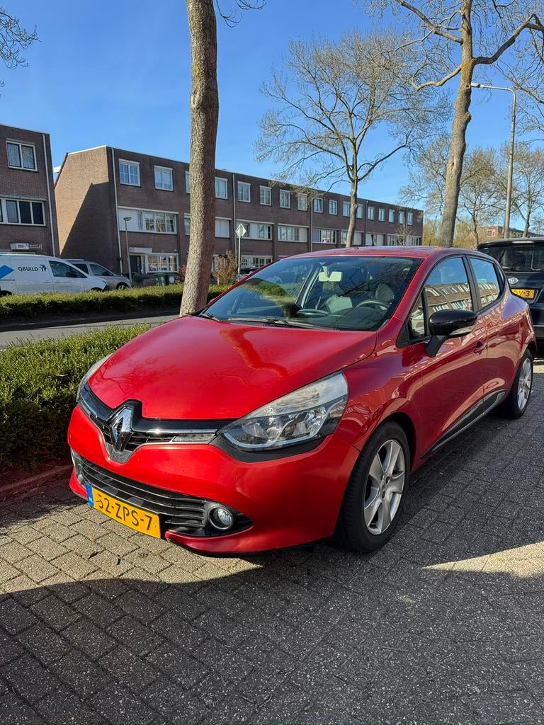 Renault Clio Energy TCe 90pk S&S Eco2 2013 Rood, Auto's, Voorwielaandrijving, 898 cc, 40 €/maand, 540 kg