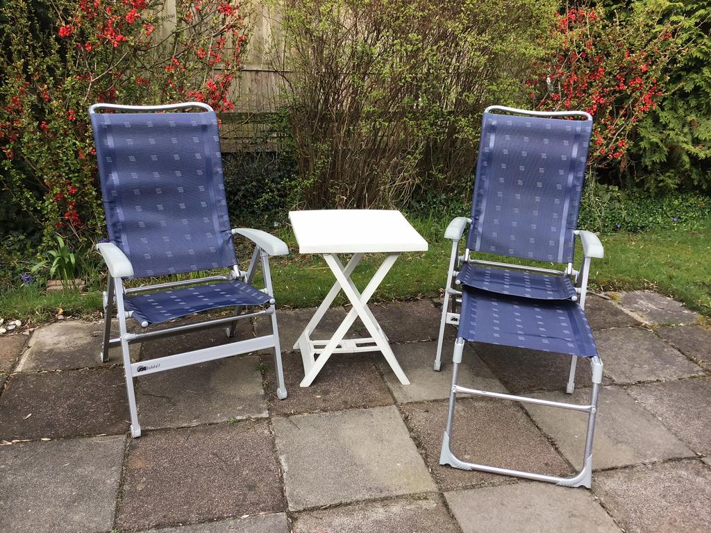 Twee DUKDALF!Stoelen&Voeten Steun&InklapbaarTafeltje.Sámen:, Ophalen, Zo goed als nieuw, Campingstoel