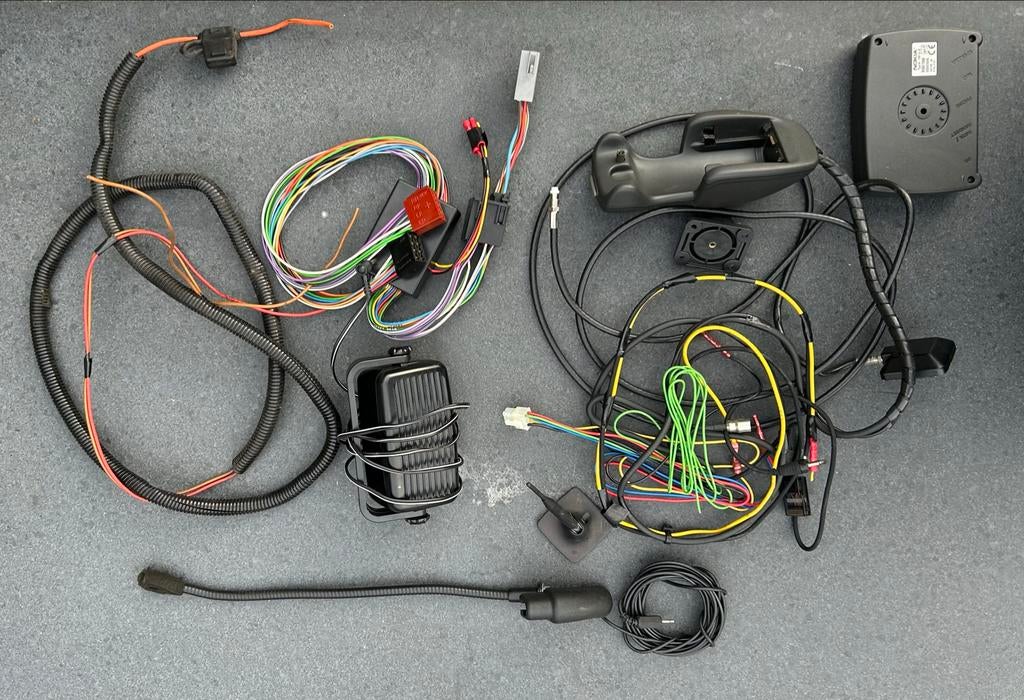 Complete Nokia carkit voor 6310 of vergelijkbare mobiel, Ophalen of Verzenden, Zo goed als nieuw