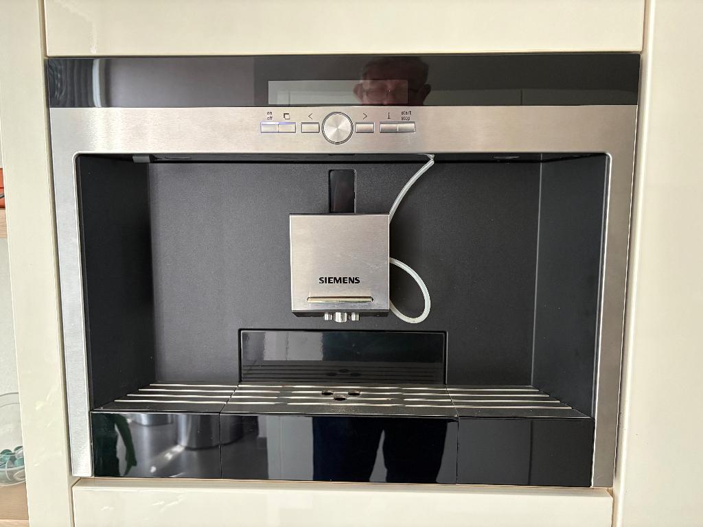 Siemens inbouw koffiemachine TK76K572, Witgoed en Apparatuur, Koffiezetapparaten, Ophalen, 10 kopjes of meer, Koffiemachine, Niet werkend