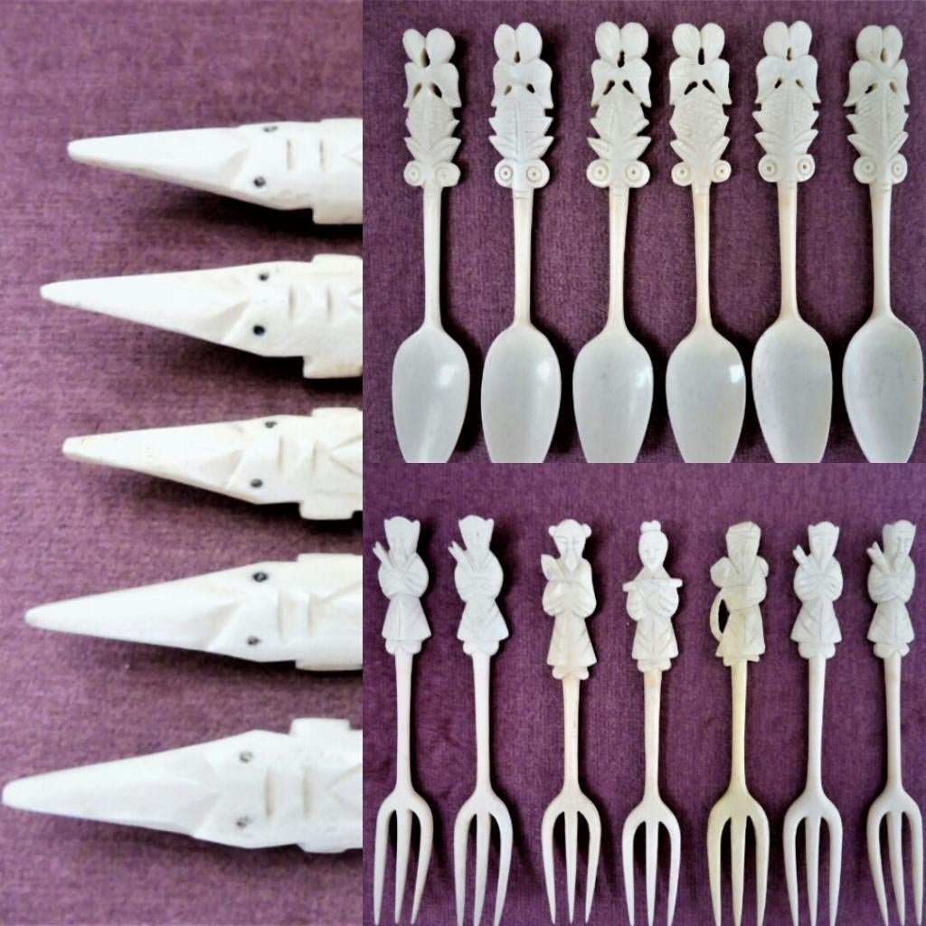 Lepeltje vorkjes leggers gesneden krokodil bloem uit China, Antiek en Kunst, Ophalen of Verzenden