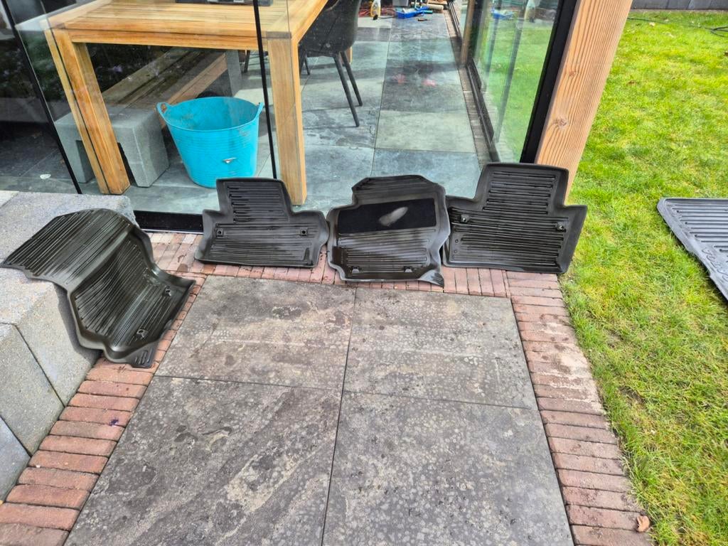 Volvo V70 vloermatten en uitschuifbaar netjes, Ophalen, Gebruikt
