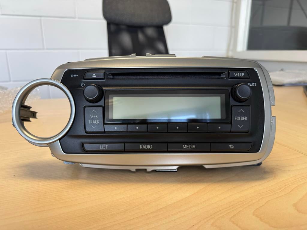 Originele Toyota Yaris Autoradio met frame, Ophalen of Verzenden, Gebruikt