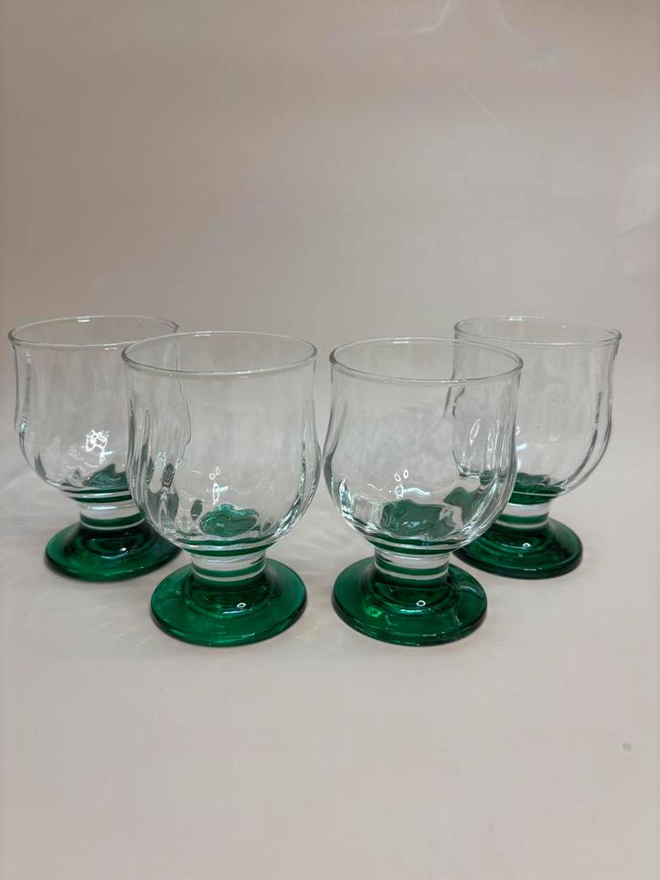 4 Vintage Wijnglazen op Groene Voet - Prachtige Staat, Antiek en Kunst, Antiek | Glas en Kristal, Ophalen of Verzenden