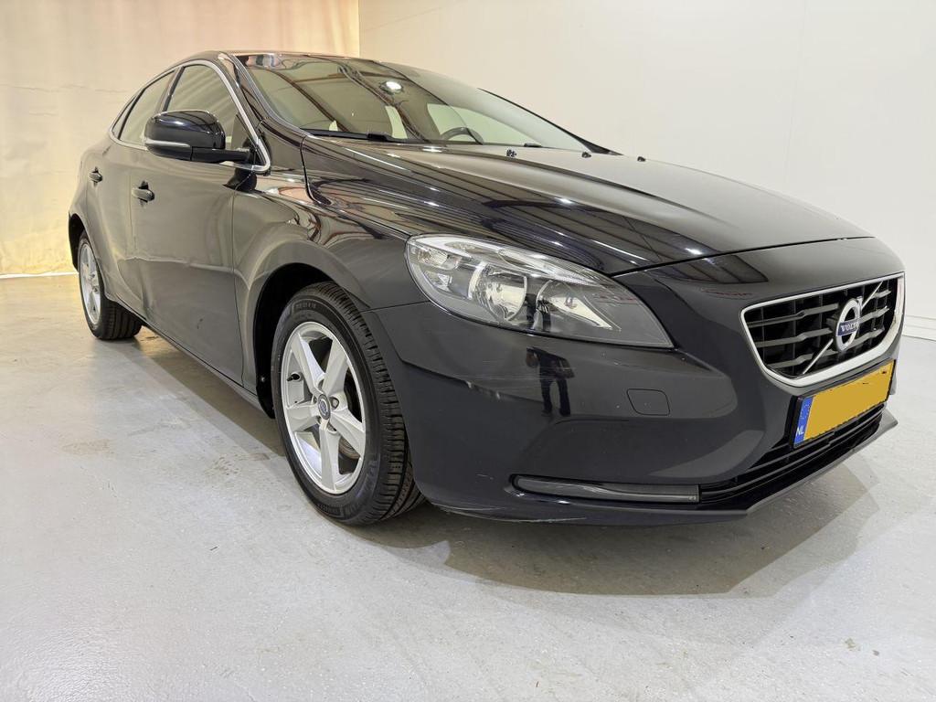 Volvo V40 1.6 T2 Momentum Navi (bj 2014), Auto diversen, Schadeauto's, 1596 cc, Overige carrosserieën, Zwart, Handgeschakeld