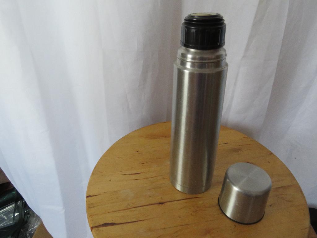 Isosteel thermosfles 1,1 ltr, Sport en Fitness, Bidons, Ophalen of Verzenden, Gebruikt