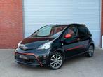Toyota Aygo 1.0 VVT-i Comfort Orange| AIRCO | NEW APK| NAP, Auto's, Voorwielaandrijving, Euro 5, Zwart, 4 stoelen