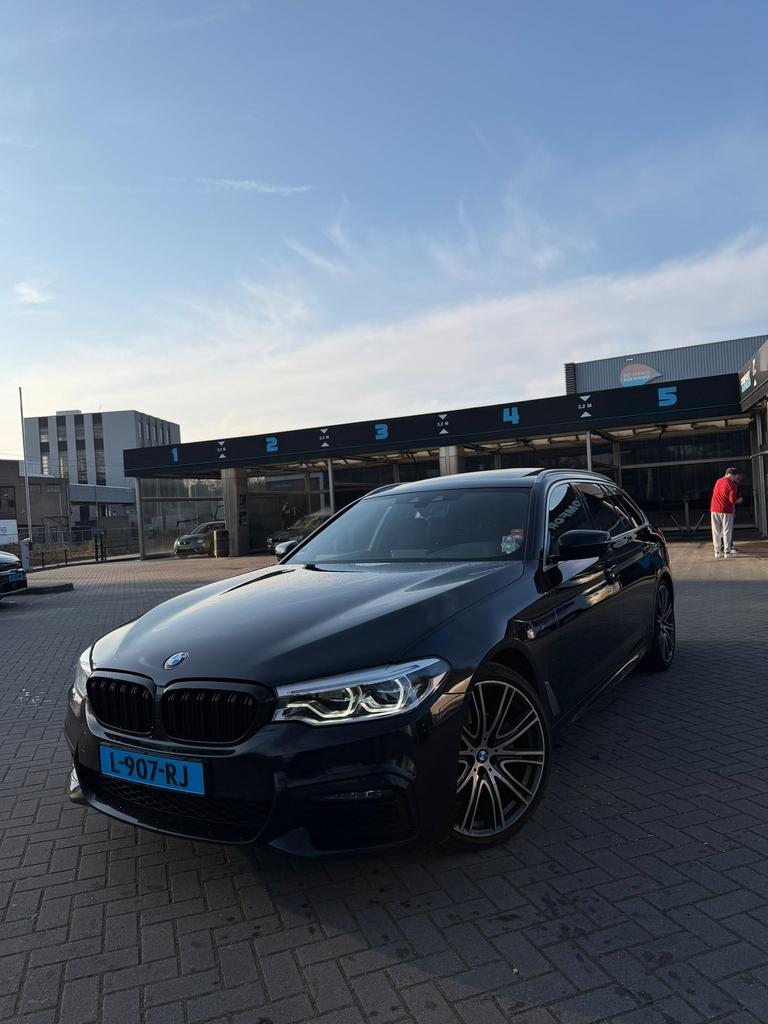 BMW 5-Serie 520d M-Pakket 190pk Aut. 2019 Zwart, Auto's, Automaat, 1995 cc, 2000 kg, Zwart