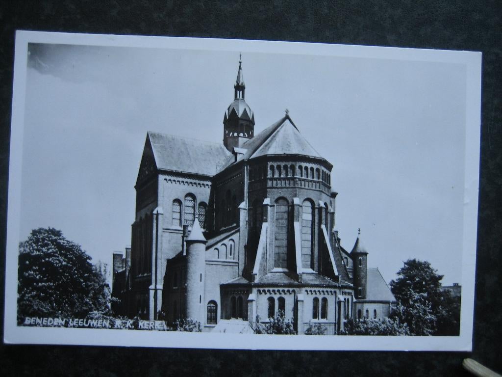 BENEDEN LEEUWEN r.k. Kerk 1977, Verzamelen, Ansichtkaarten | Nederland, Ophalen of Verzenden, 1960 tot 1980, Gelderland