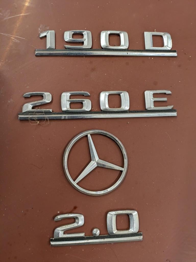 embleem mercedes diverse, Ophalen of Verzenden, Gebruikt, Mercedes-Benz, Spatbord
