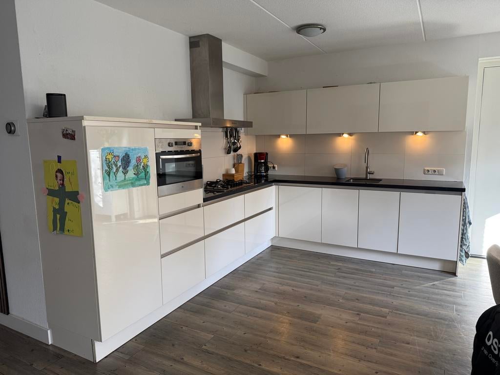 Complete, nette keuken met Etna apparatuur, Ophalen, Gebruikt, Wit, Hoekkeuken