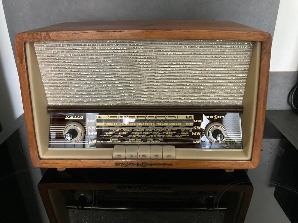 Vintage Loewe Bella Opta radio, Ophalen, Gebruikt