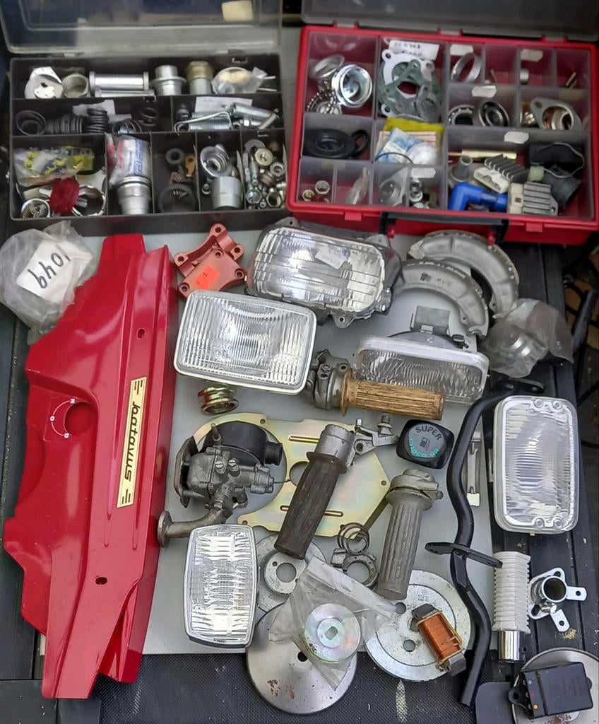 Partij oldtimer bromfiets onderdelen nieuw en gebruikt, Fietsen en Brommers, Brommeronderdelen | Oldtimers, Ophalen of Verzenden