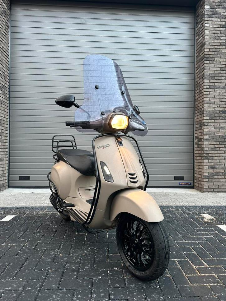 Vespa sprint full option custom, Fietsen en Brommers, Brommers | Vespa, Zo goed als nieuw, Overige modellen, Maximaal 45 km/u