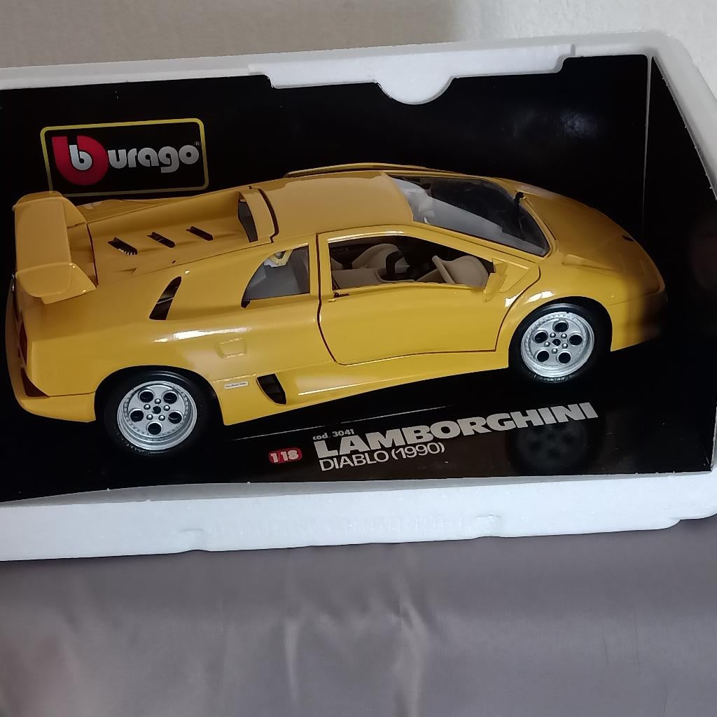 Burago Lamborghini Diablo (1990) geel, Ophalen of Verzenden, Zo goed als nieuw, Auto, Bburago