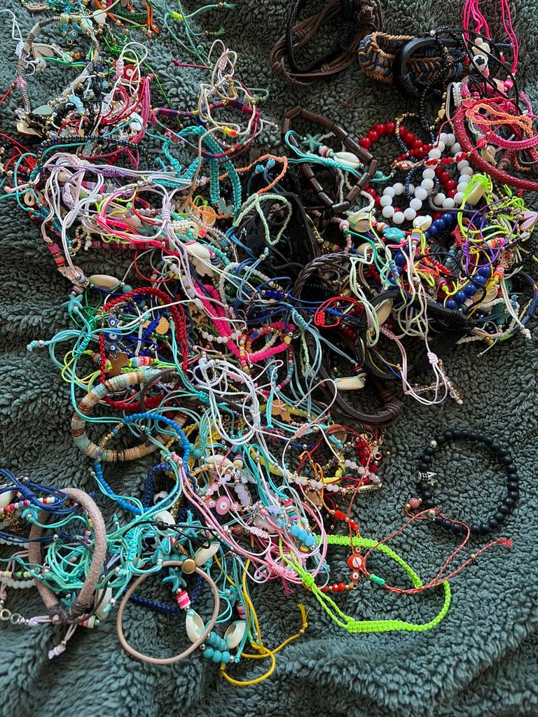 Grote collectie diverse armbanden - kleurrijk en uniek, Overige materialen, Overige kleuren, Nieuw, Ophalen of Verzenden