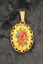 Vintage petit point hanger, Ophalen of Verzenden, Zo goed als nieuw, Zilver, Overige materialen