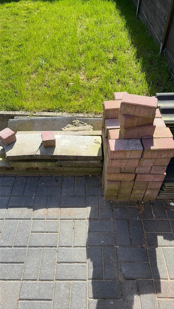 Gratis bandjes en rode klinkers, Ophalen, Zo goed als nieuw, Beton, Klinkers