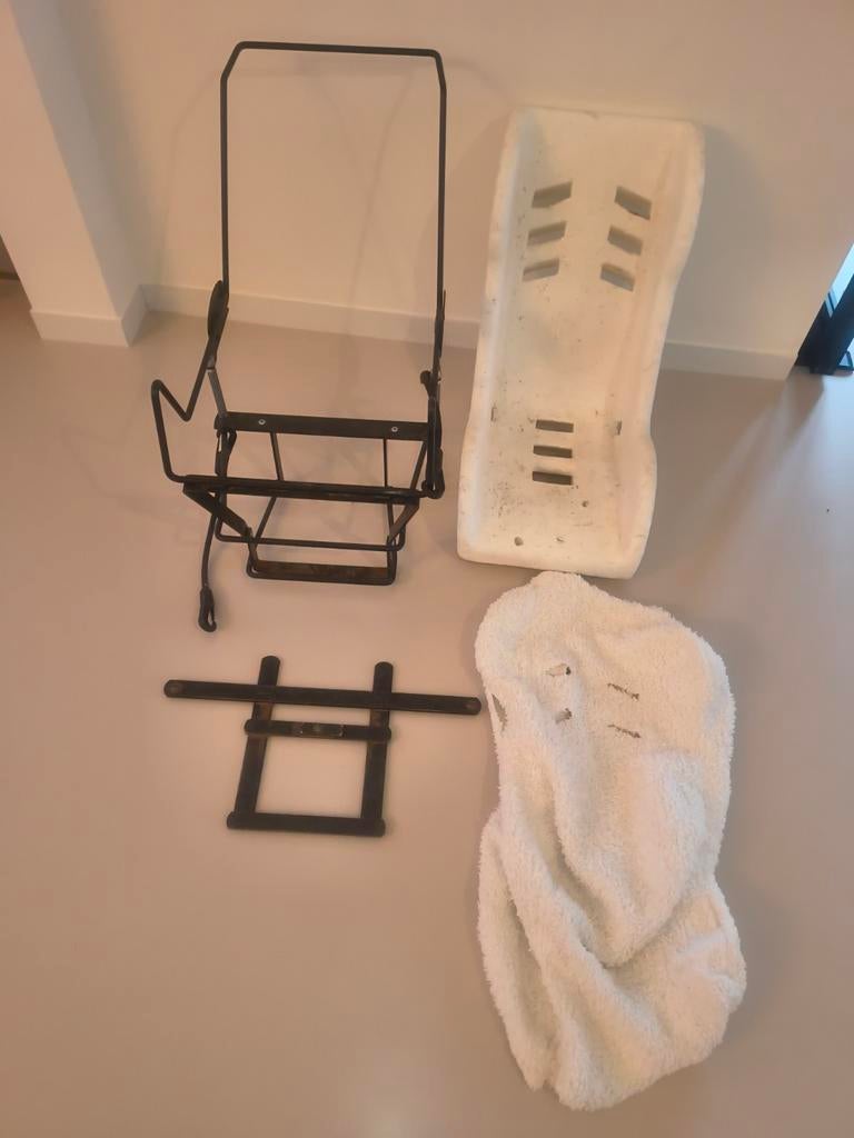 Maxi cosi drager voor bakfiets met schaal, Ophalen, Gebruikt